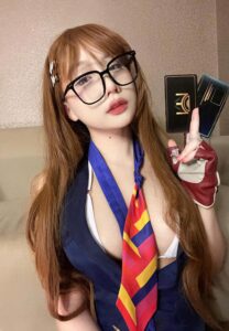 Charlottemalaew-แว่น-การ์ด