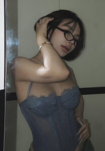 Eve-Fari-Hot Eve Fari